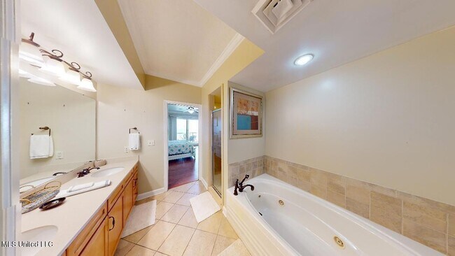 Building Photo - 1200 Beach Dr