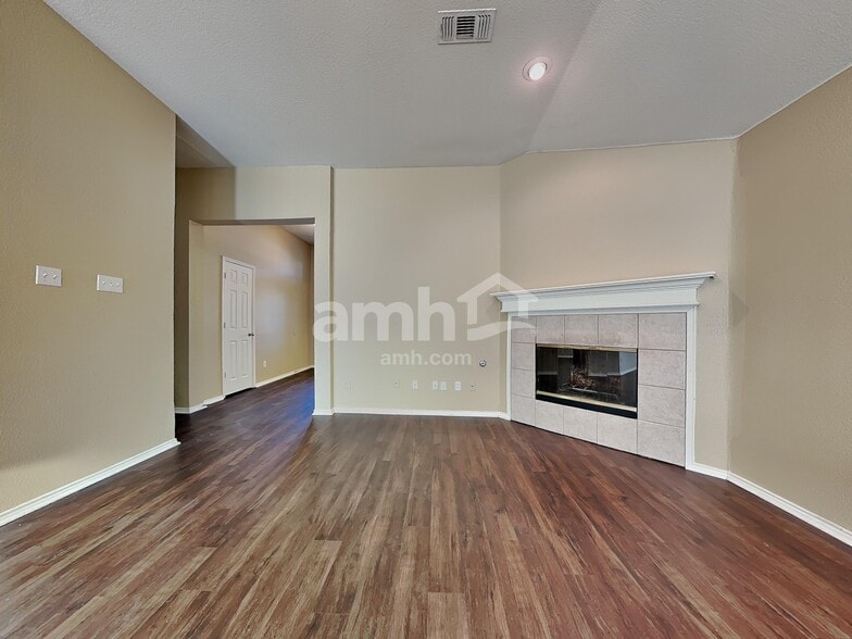 Building Photo - 1606 Windcastle Dr