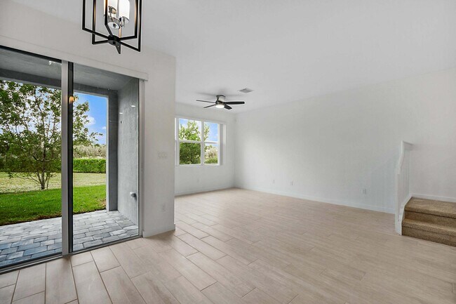 Building Photo - 8554 Via Mar Rosso