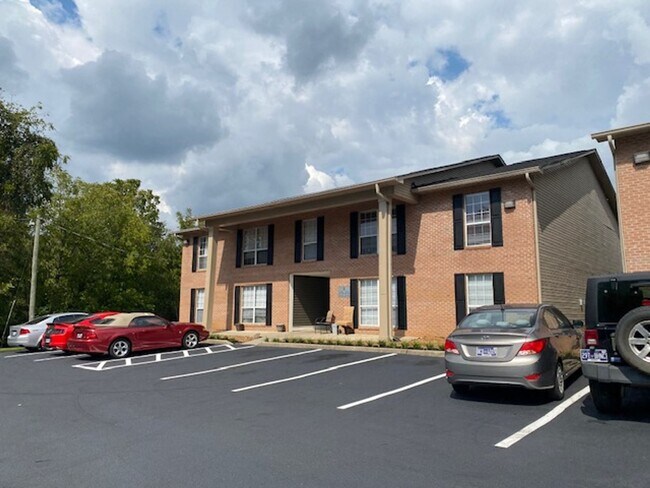 Building Photo - 2 Bedroom Apartment in Maryville, TN – $50...