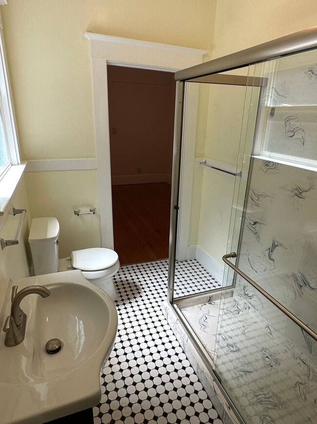 Building Photo - Great Home Located in the Pill Hill Neighborhood