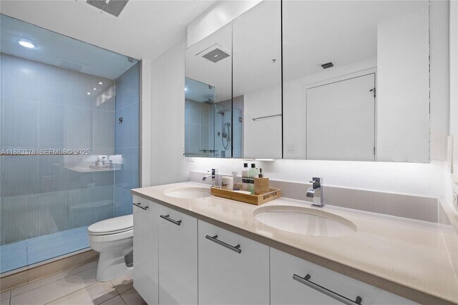 Building Photo - 3250 NE 1st Ave