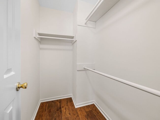 Building Photo - Cozy 3 Bedroom, 2.5 Bath Home with 2 Car G...