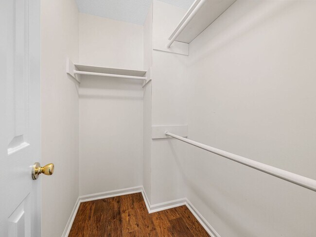 Building Photo - Cozy 3 Bedroom, 2.5 Bath Town Home with 2 ...