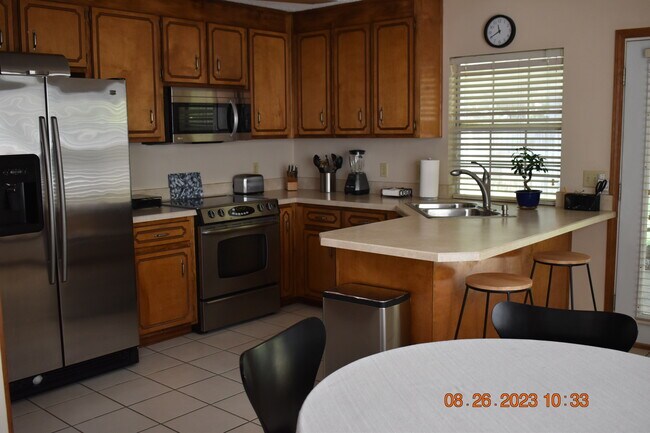 Kitchen - 3126 Station Ct
