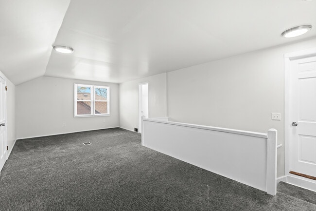 Building Photo - 5566 Haverhill St