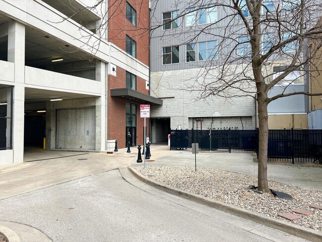Building Photo - 3,400 SQFT CONDO IN DOWNTOWN CHAMPAIGN W/ ...
