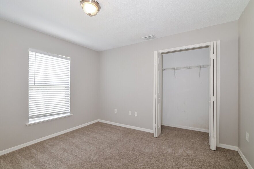 Building Photo - 3667 Queens Cove Blvd