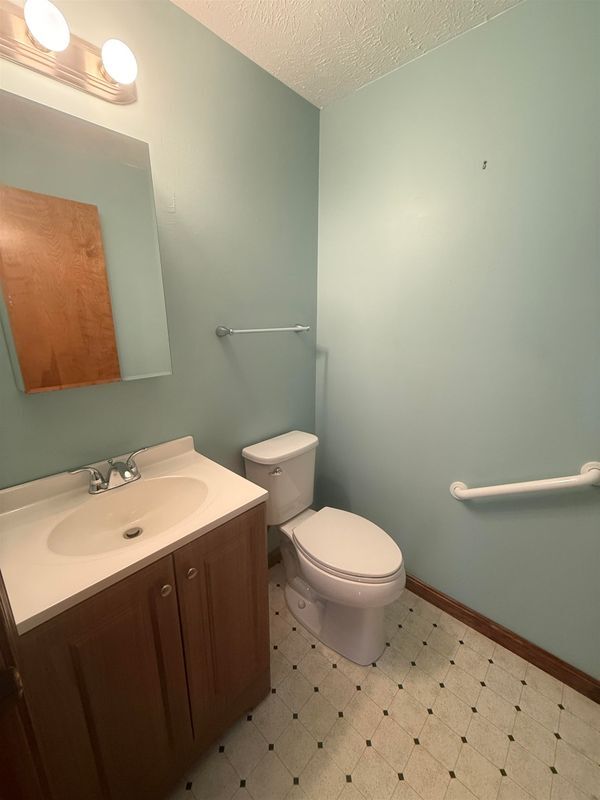 Building Photo - 158 Tina Dr