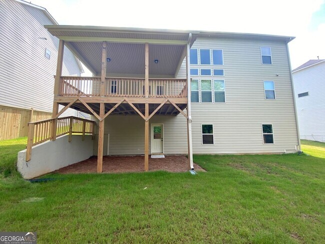 Building Photo - 5595 Mirror Lake Dr