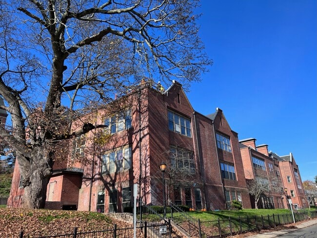 Building Photo - 15 Prospect St