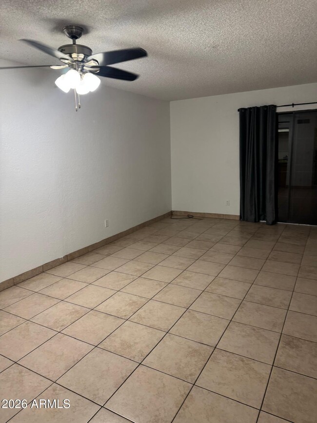 Building Photo - 1545 E Sahuaro Dr