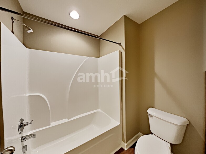 Building Photo - 1116 Selous Dr