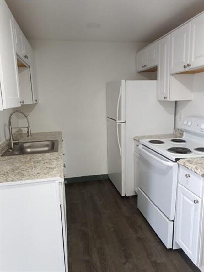 Building Photo - 6111 S Klein Ave