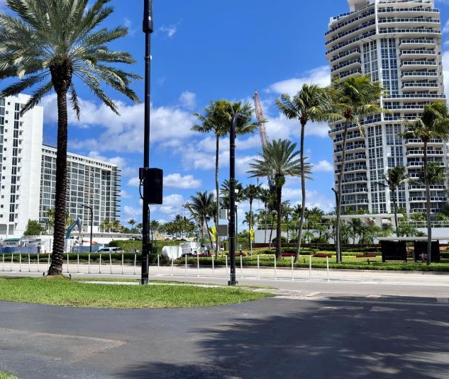 Building Photo - 10230 Collins Ave