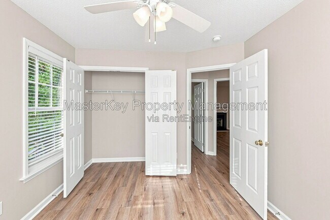 Building Photo - 201 Harvester Dr