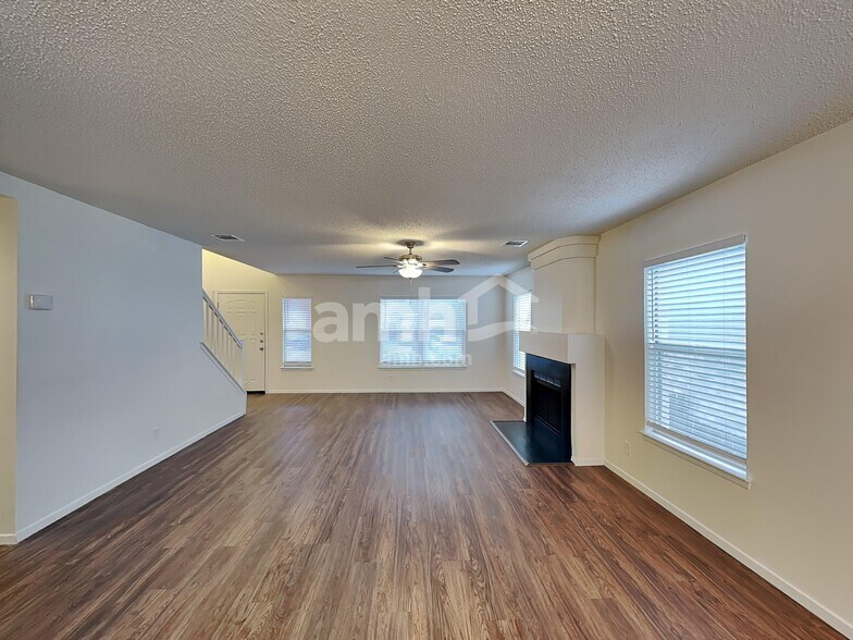 Building Photo - 2407 Canyon Rim