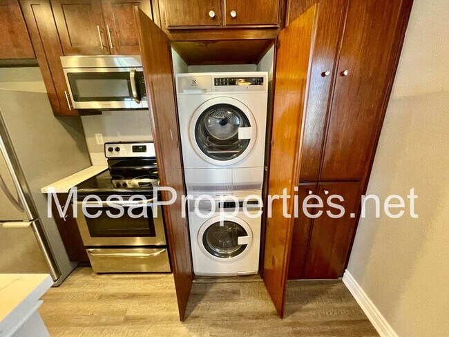Building Photo - 3733 Country Oaks Loop
