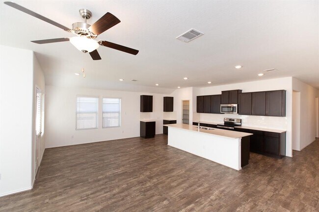 Building Photo - 1003 Honey Locust Wy
