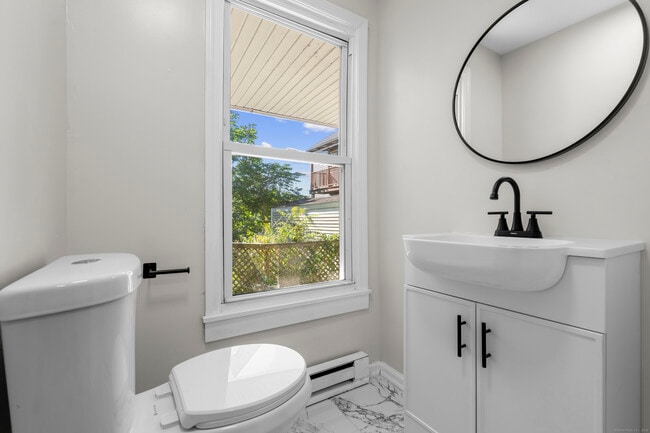 Building Photo - 243 N Main St