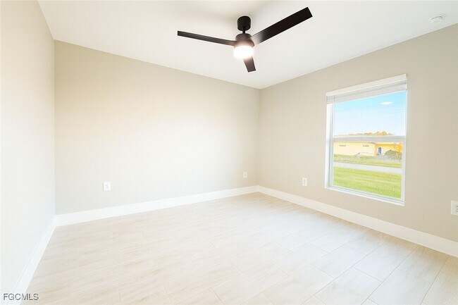 Building Photo - 112 NW 23rd Ave