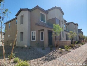 Building Photo - Modern Cadence Townhome with Smart Feature...