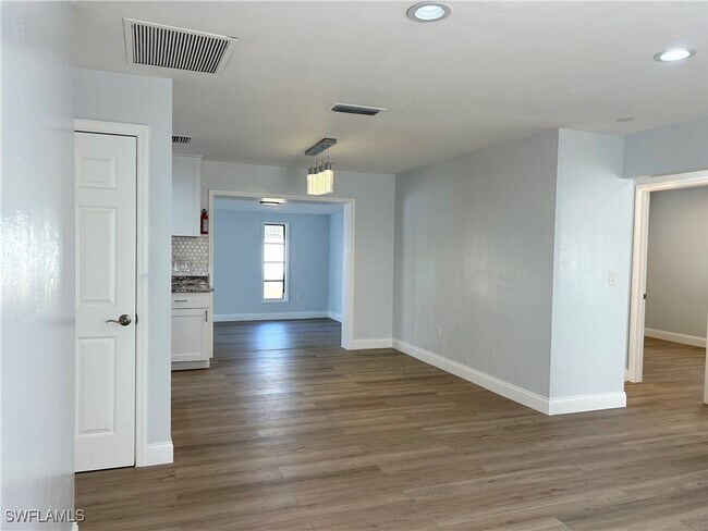 Building Photo - 1428 SE 20th Ave