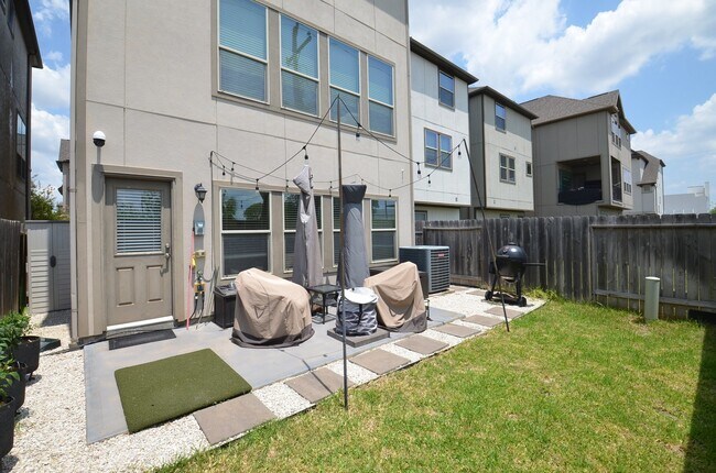 Building Photo - 10709 Madden Oaks Pl