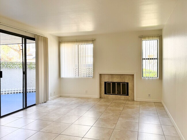 Building Photo - 1 Bedroom, 1 Bath Ground Floor Condo in the Heart of Mission Valley!