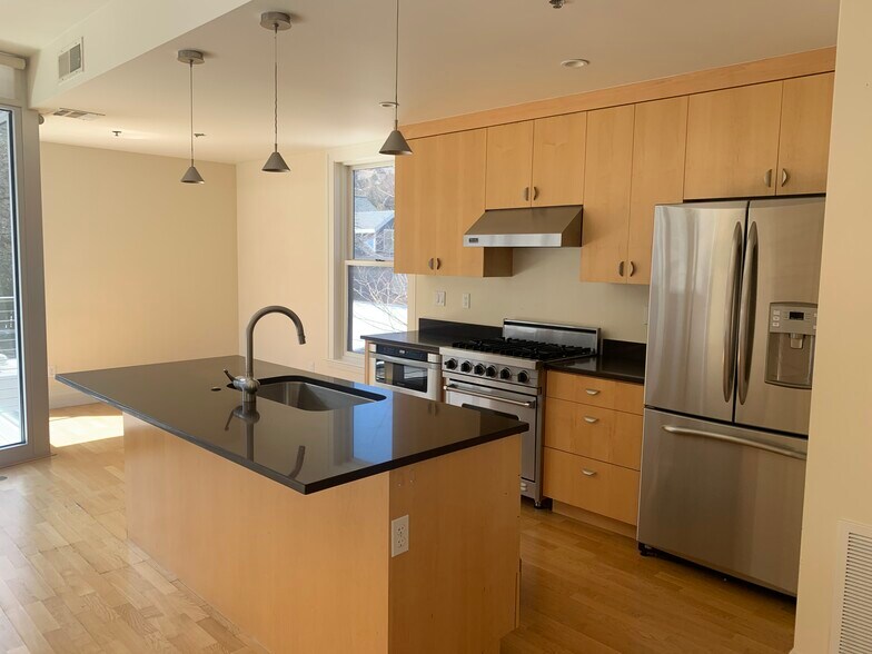 Building Photo - 1641 4th St