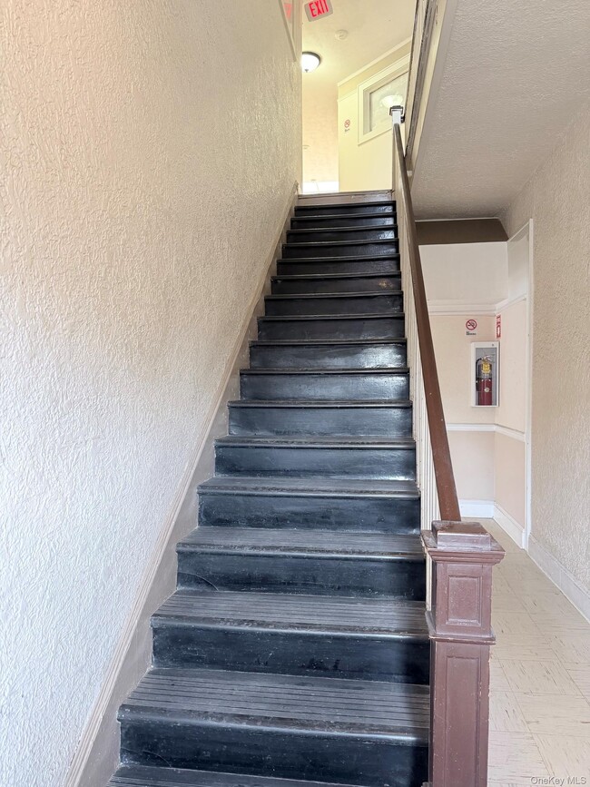 Building Photo - 3 Hillside Ave