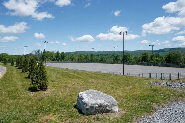 Building Photo - 209 Cricket Hill Rd