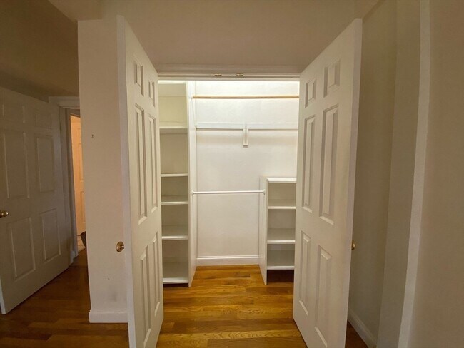 Building Photo - 1008 Bennington St