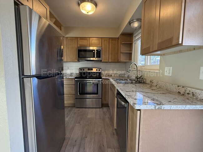 Building Photo - 2810 Bookcliff Ave