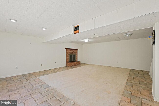 Building Photo - 7623 Highland St
