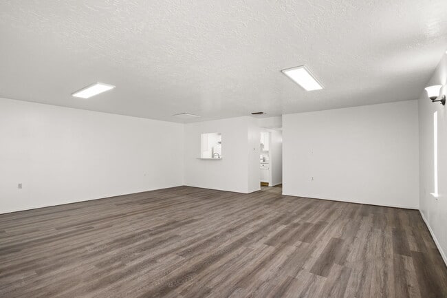 Building Photo - 1105 Calle Mesquite