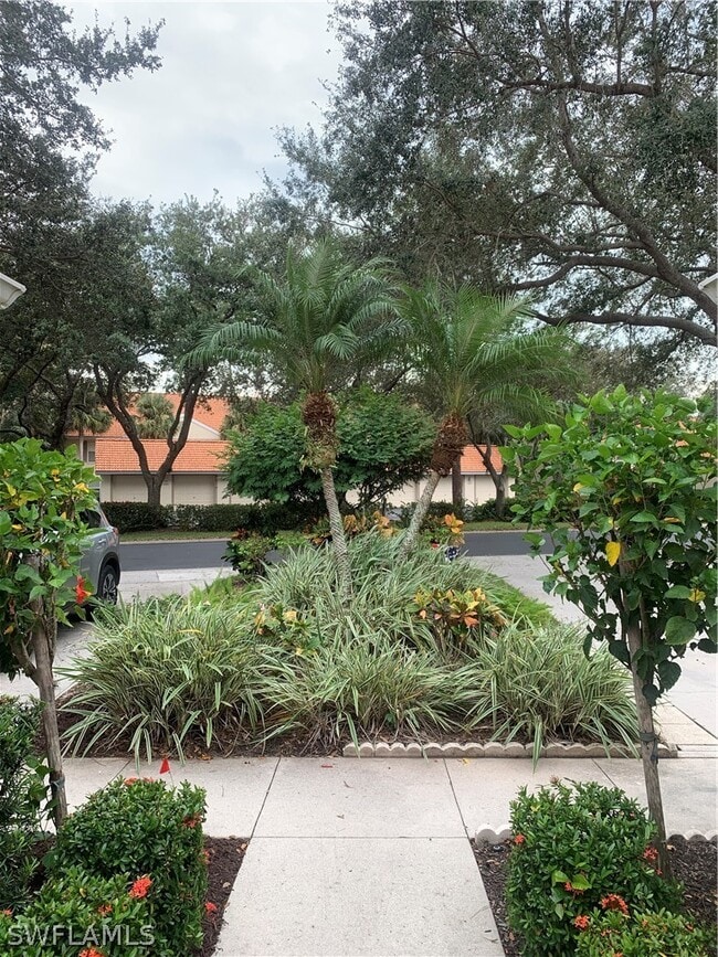 Building Photo - 230 Robin Hood Cir