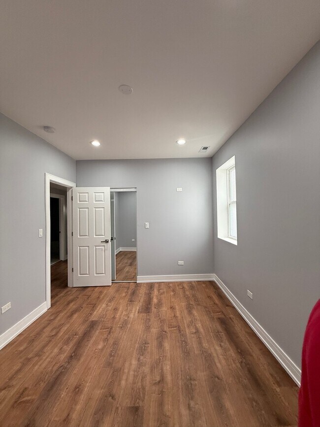 Building Photo - 4907 W Walton St