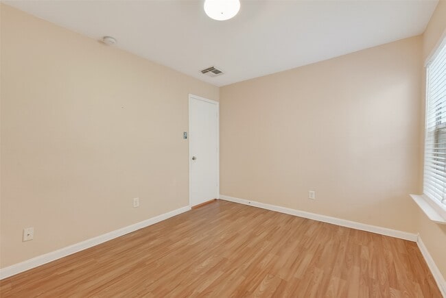 Building Photo - 13410 Blue Swallow Dr