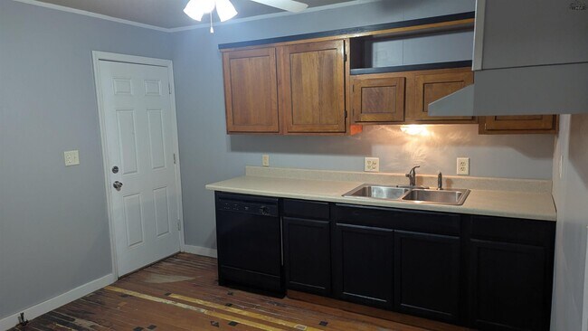 Building Photo - 1400 34th St