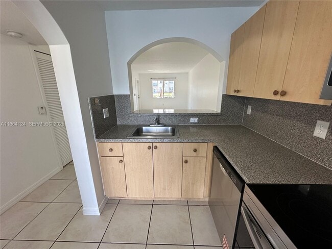 Building Photo - 2910 SE 13th Ave