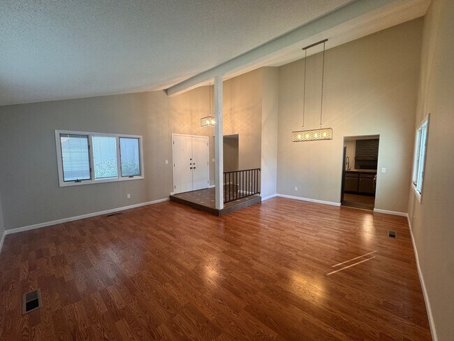 Building Photo - 4860 Lakeside Dr