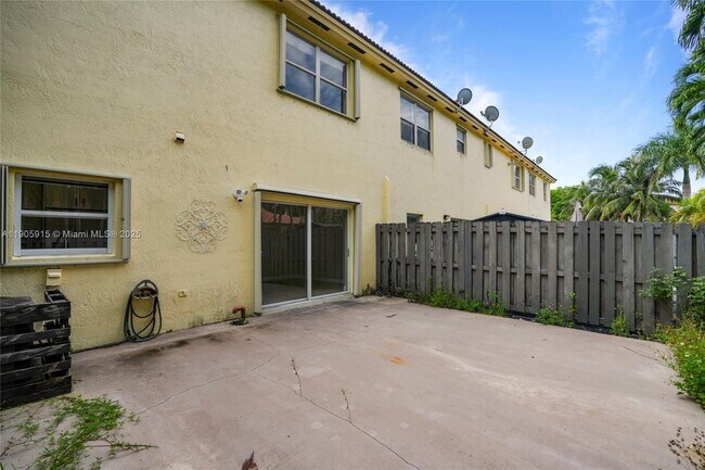 Building Photo - 4129 NE 26th St