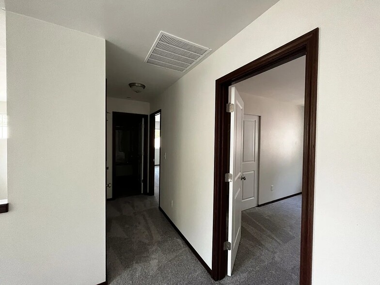 Building Photo - 703 Kodiak Ln