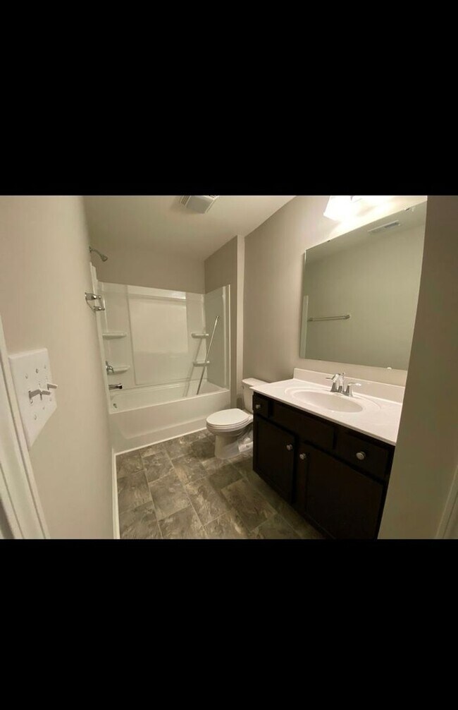 Building Photo - Charming 3BR House in Charlotte