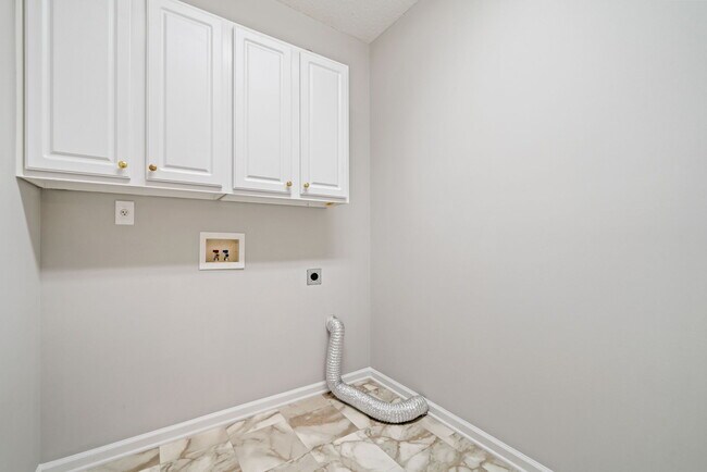 Building Photo - 4405 Feather Way