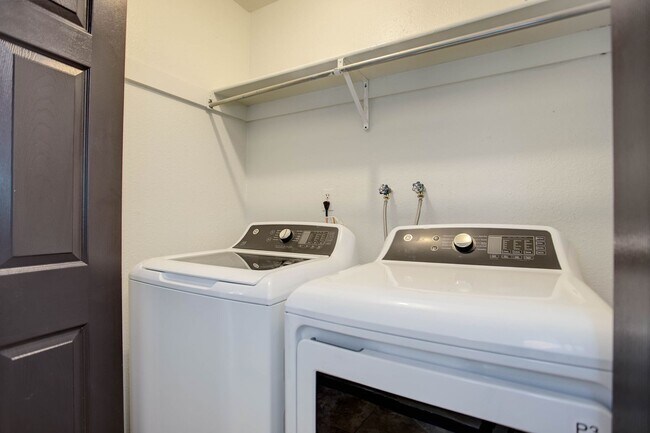 Building Photo - Penthouse level condo with views of canal and trail!
