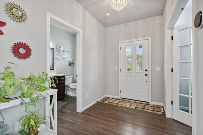 Building Photo - 5811 Levitan Ln