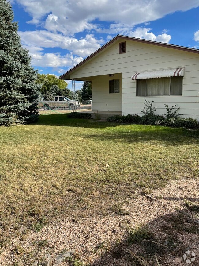 Building Photo - 1718 Poplar Ave