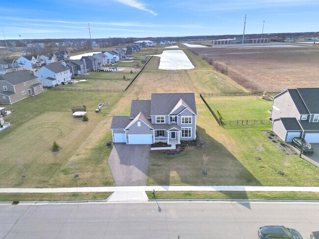 Building Photo - 2390 Glenvale Dr